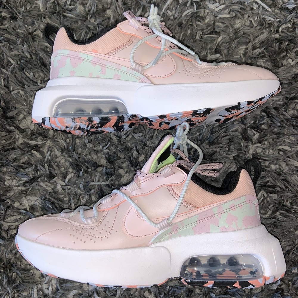 Nike Womens Air Max Viva Shoes